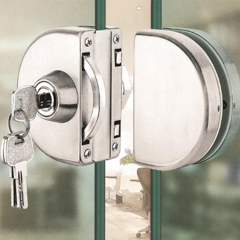 قفل الباب الزجاجي